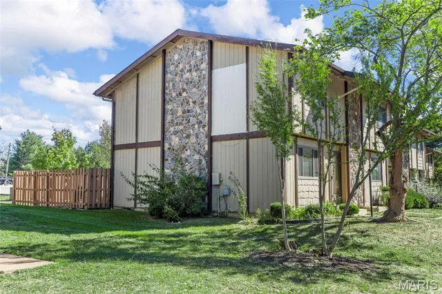 $128,000 | 2801 Savoy Drive, Unit 2801, Lake St. Louis, MO 63367