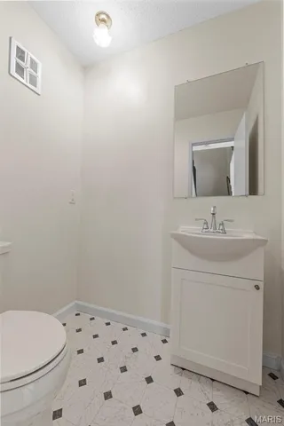 $128,000 | 2801 Savoy Drive, Unit 2801, Lake St. Louis, MO 63367