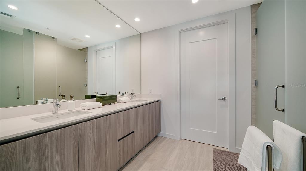 301 Quay Commons, Unit 704 Sarasota, FL 34236 - Photo 27 of 76