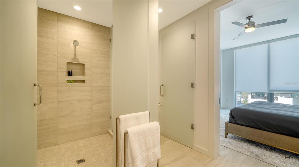 301 Quay Commons, Unit 704 Sarasota, FL 34236 - Photo 28 of 76