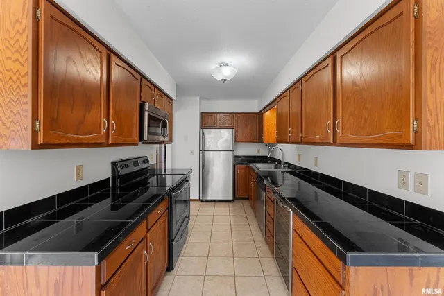 $220,000 | 3075 Willowwood Drive, Bettendorf, IA 52722