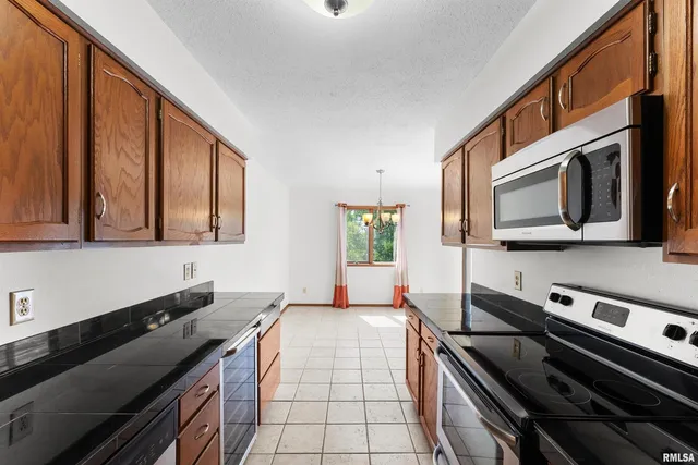 $220,000 | 3075 Willowwood Drive, Bettendorf, IA 52722