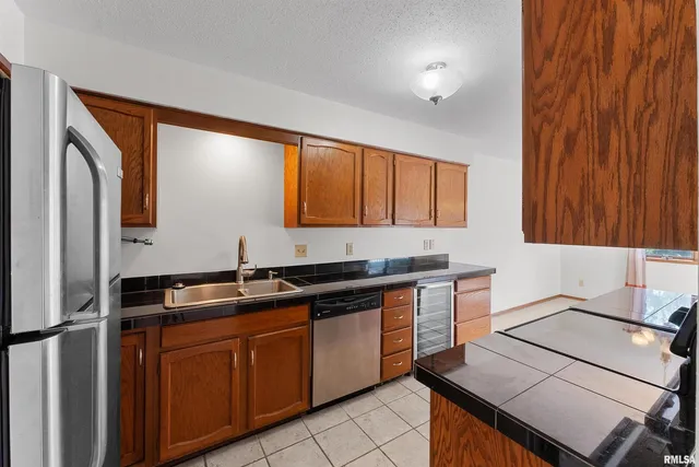 $220,000 | 3075 Willowwood Drive, Bettendorf, IA 52722