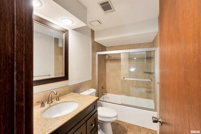 $220,000 | 3075 Willowwood Drive, Bettendorf, IA 52722