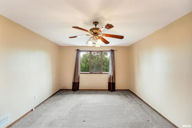 $220,000 | 3075 Willowwood Drive, Bettendorf, IA 52722