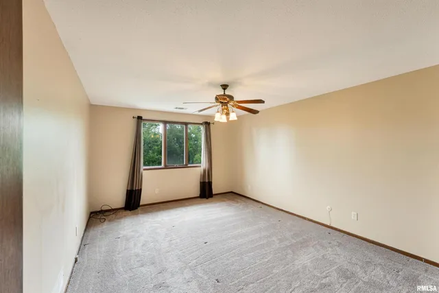 $220,000 | 3075 Willowwood Drive, Bettendorf, IA 52722