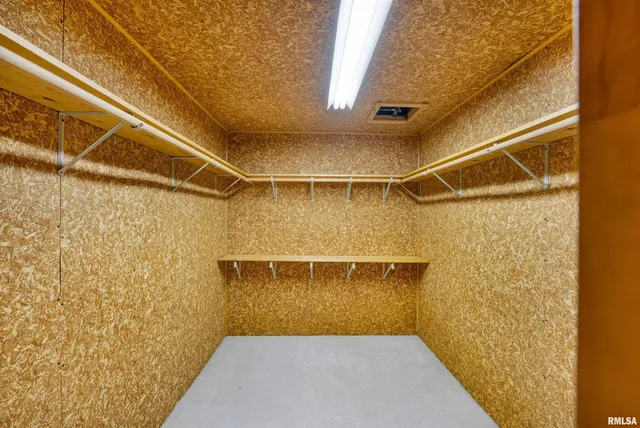 $220,000 | 3075 Willowwood Drive, Bettendorf, IA 52722