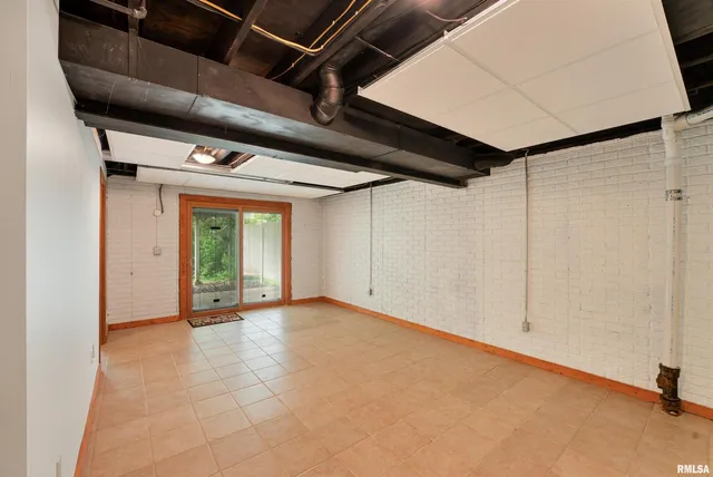 $220,000 | 3075 Willowwood Drive, Bettendorf, IA 52722