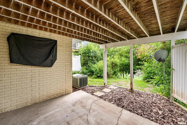 $220,000 | 3075 Willowwood Drive, Bettendorf, IA 52722