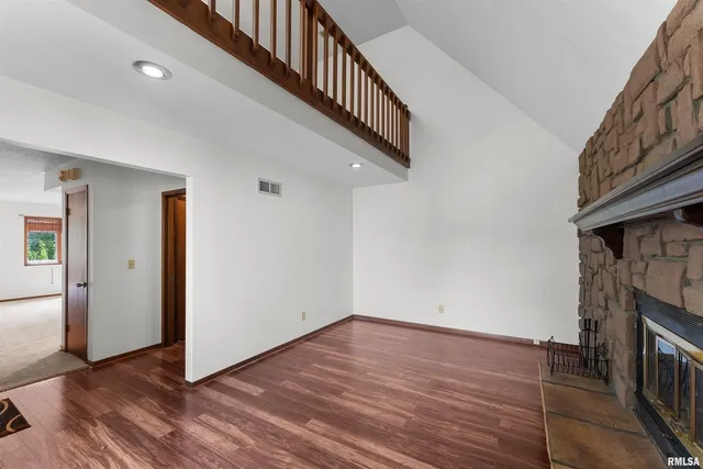 $220,000 | 3075 Willowwood Drive, Bettendorf, IA 52722