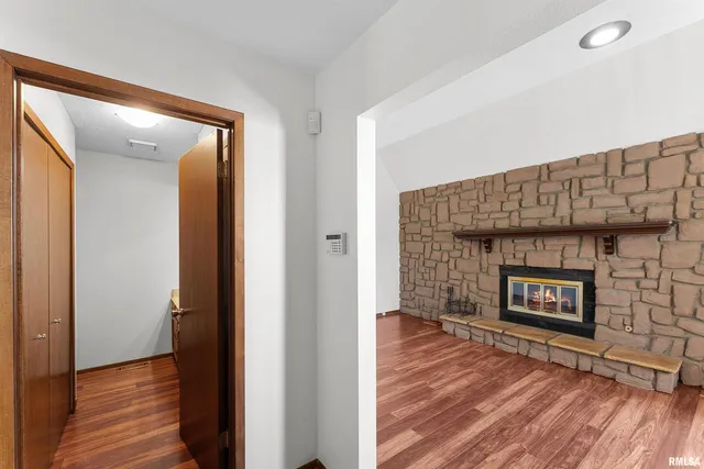 $220,000 | 3075 Willowwood Drive, Bettendorf, IA 52722