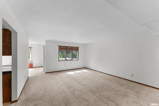 $220,000 | 3075 Willowwood Drive, Bettendorf, IA 52722