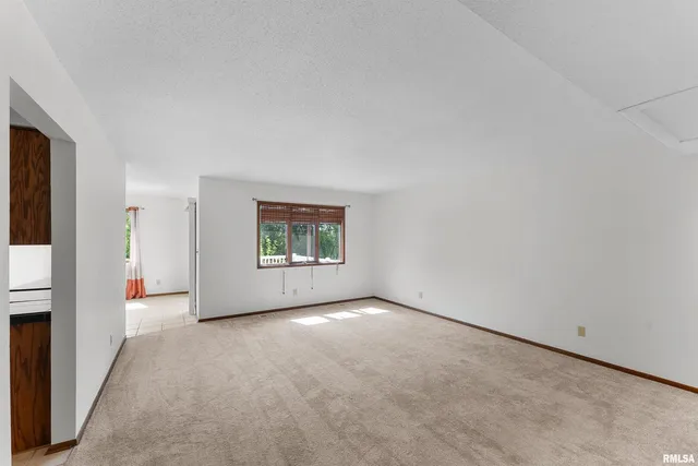 $220,000 | 3075 Willowwood Drive, Bettendorf, IA 52722