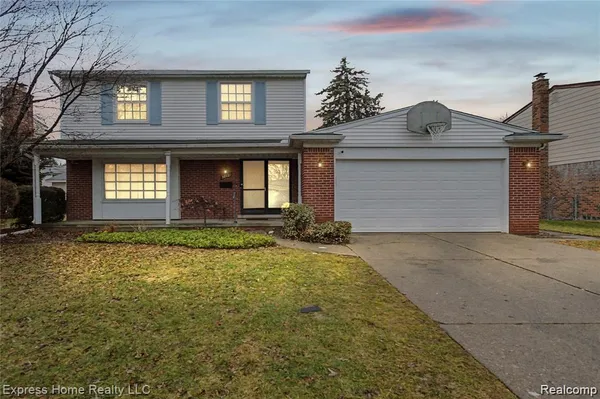 $2,100 | 30121 Woodhouse Drive, Warren, MI 48092