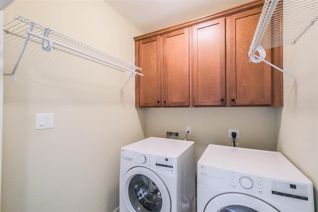 706 Allston Street, Unit B Houston, TX 77007 - Photo 19 of 33 a utility room with dryer and washer