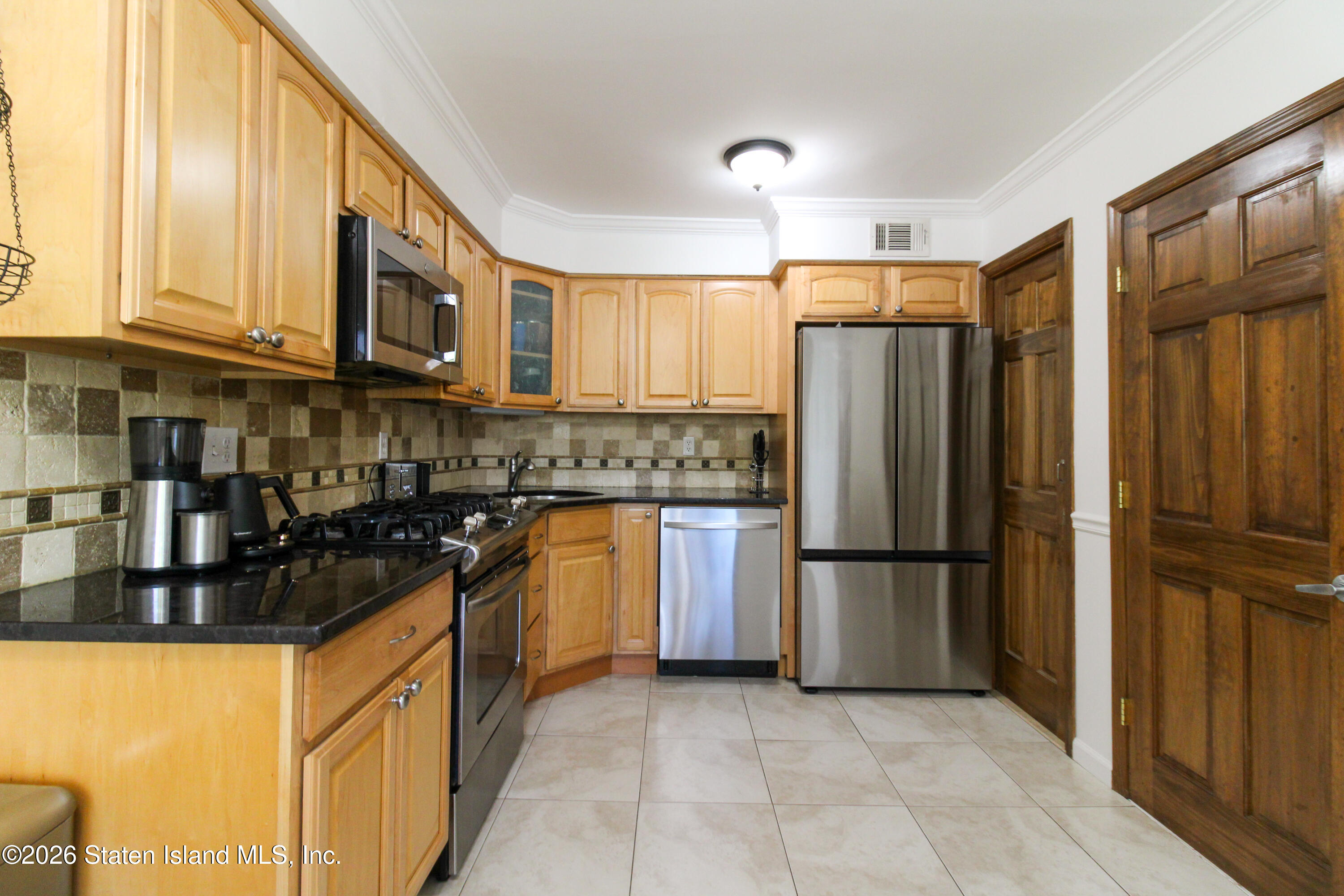 421 Willow Road East, Unit 2 Staten Island, NY 10314 - Photo 7 of 24 Photo Apr 21 2026, 12 33 03 PM