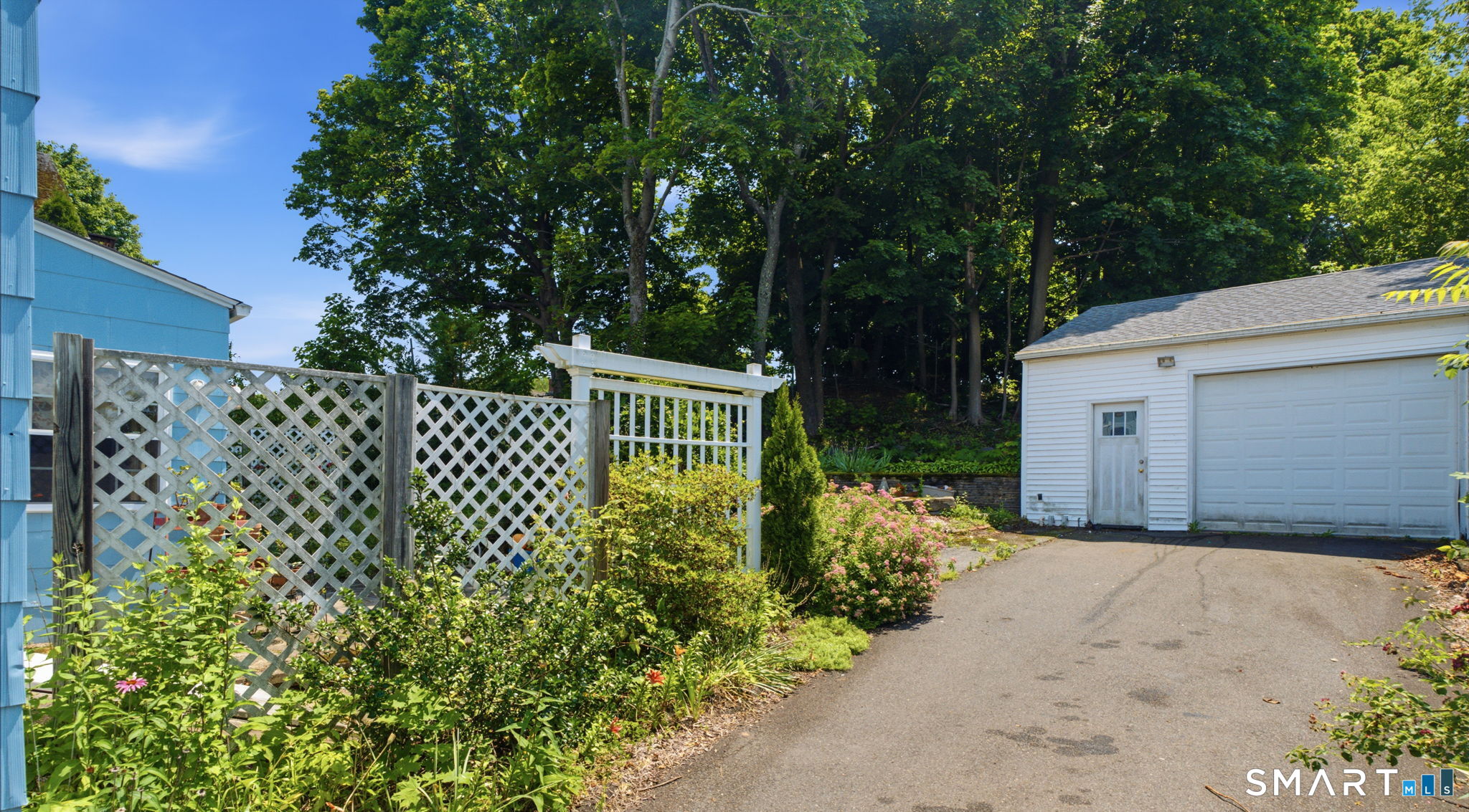 24 Summit Street Meriden, CT 06450 - Photo 4 of 30