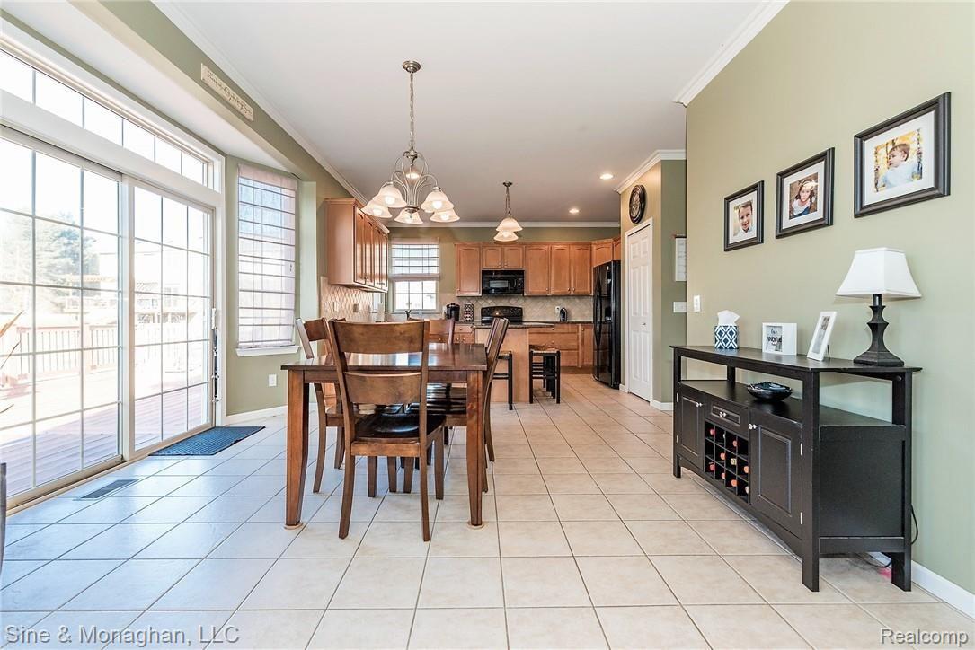 3120 Villanova Circle Rochester, MI 48307 - Photo 8 of 29 Wonderful sized kitchen
