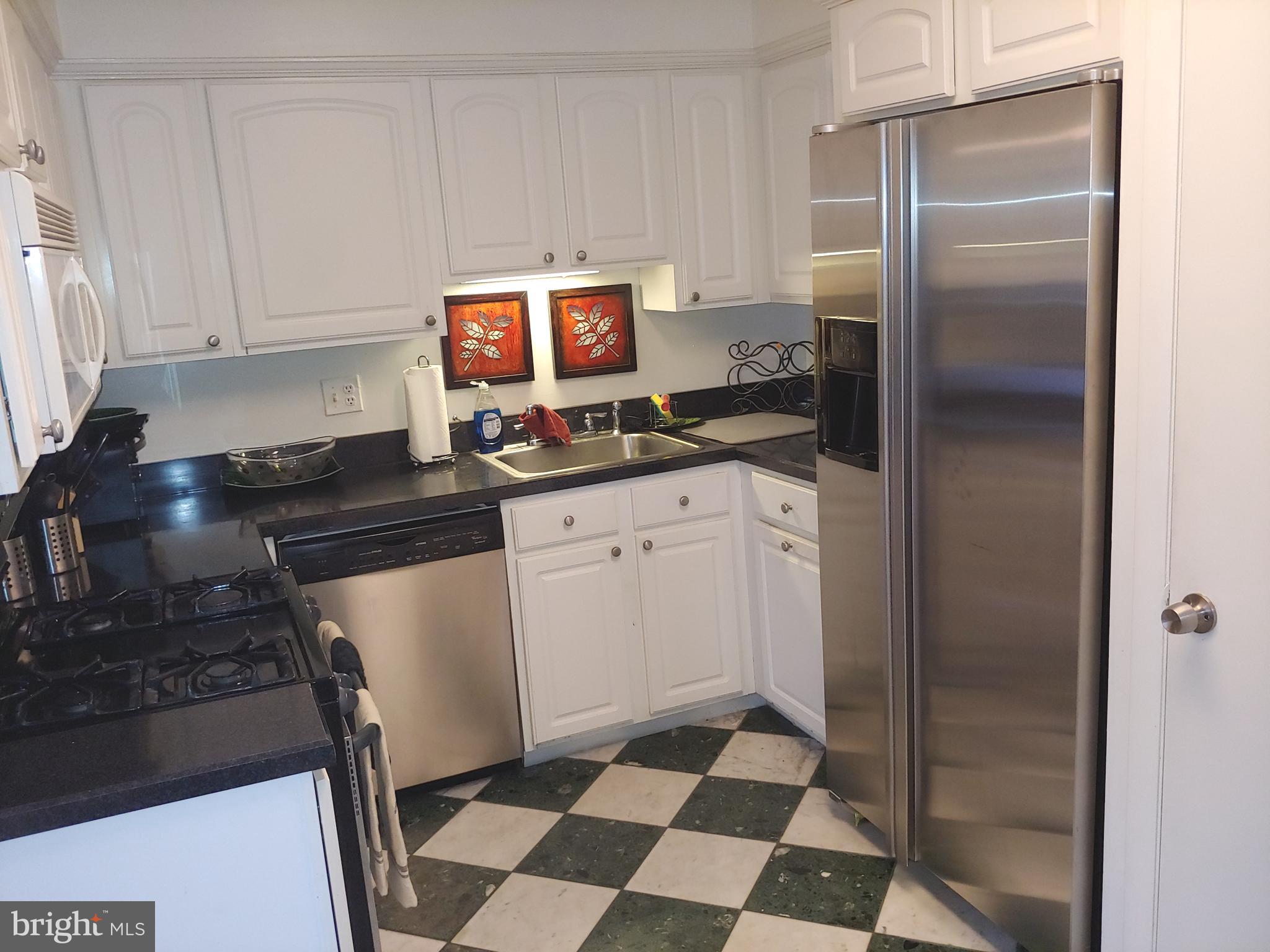 23 E Hamill Road, Unit 23E Baltimore, MD 21210 - Photo 4 of 11