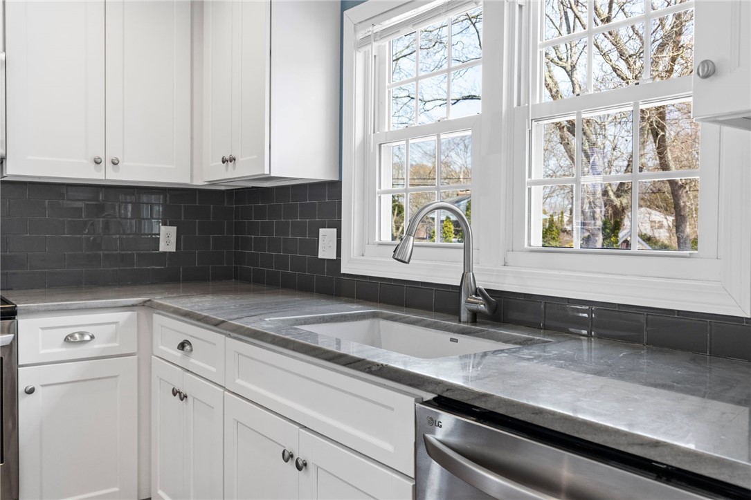 106 Cedar Island Road Narragansett, RI 02882 - Photo 22 of 45 Kitchen