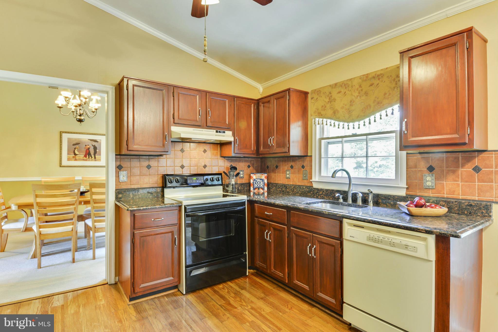 13318 Point Rider Lane Herndon, VA 20171 - Photo 5 of 30 Kitchen