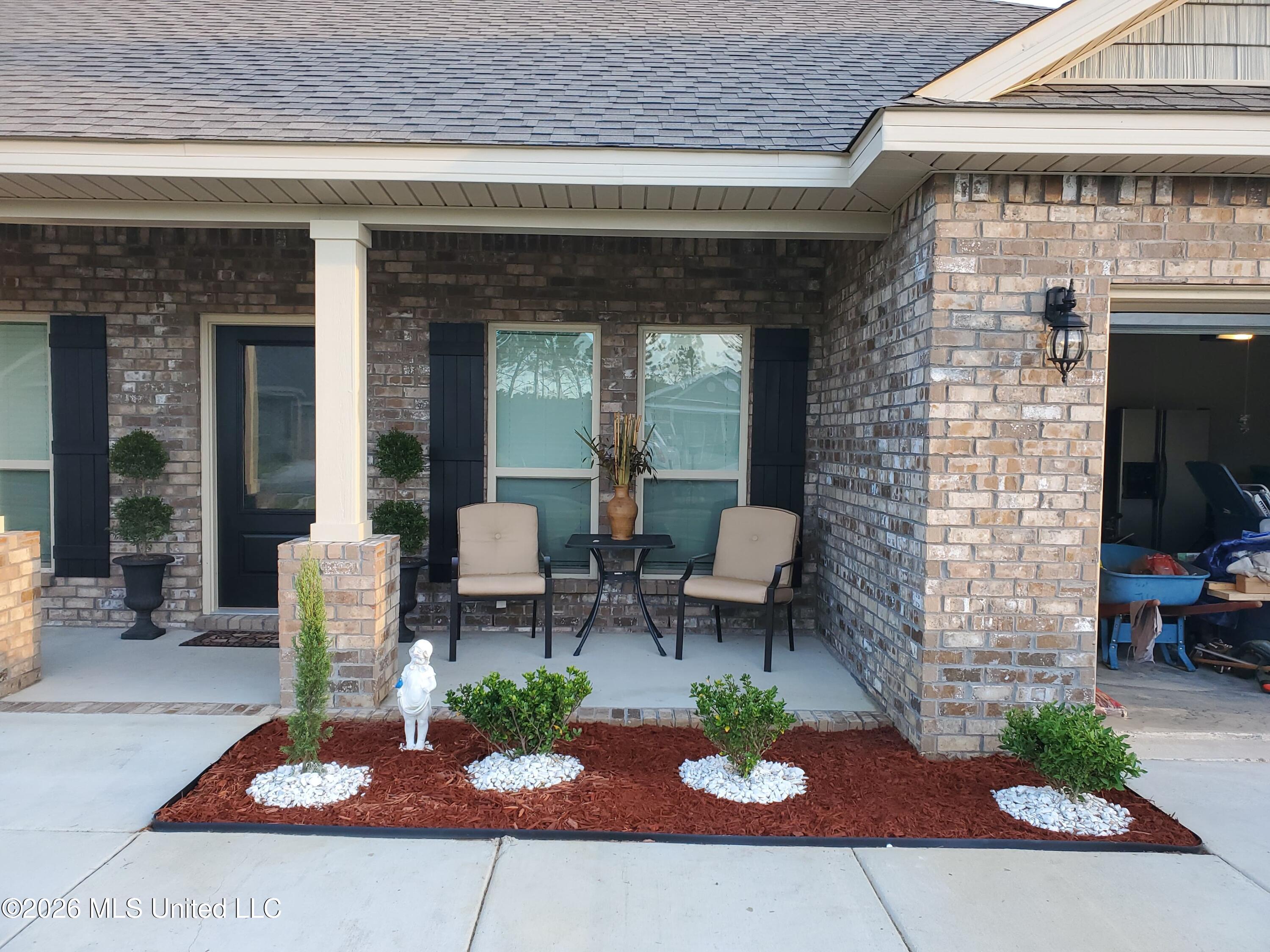 6453 Chickory Way Ocean Springs, MS 39564 - Photo 2 of 8 629d0cc3-616a-402a-b643-a6f0967583f3