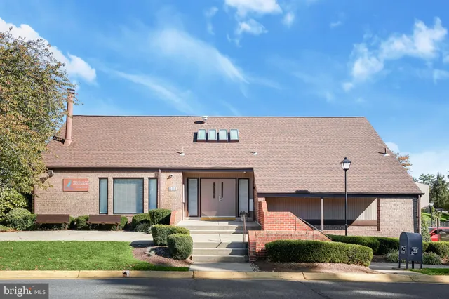 a view of a tennis court