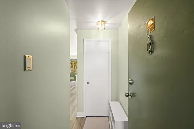 $210,000 | 10118 Little Pond Place, Unit 1, Montgomery Village, MD 20886