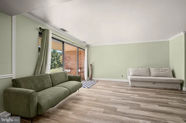 $210,000 | 10118 Little Pond Place, Unit 1, Montgomery Village, MD 20886