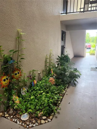 a bunch of flowers in it