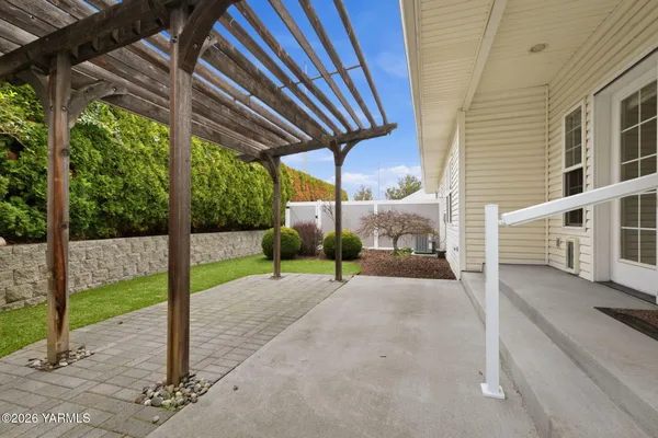 $350,000 | 3701 Fairbanks Avenue, Unit I33, Yakima, WA 98902