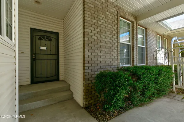 $350,000 | 3701 Fairbanks Avenue, Unit I33, Yakima, WA 98902