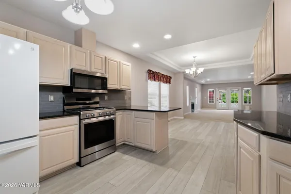 $350,000 | 3701 Fairbanks Avenue, Unit I33, Yakima, WA 98902