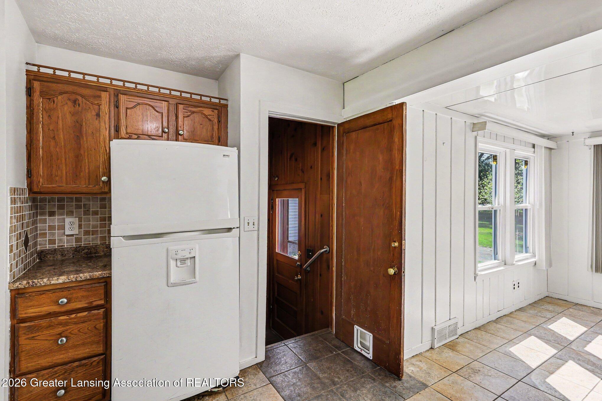 2379 Mt Hope Road Okemos, MI 48864 - Photo 9 of 29 009_file_8967