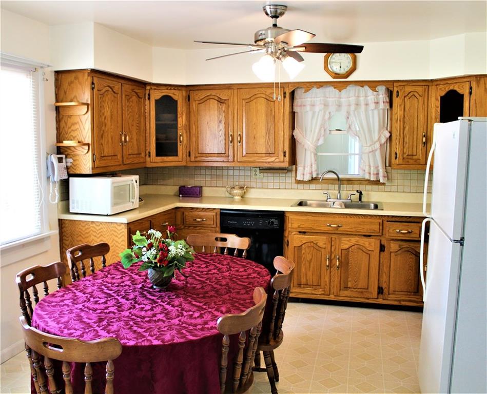 246 Oneida Valley Road Butler, PA 16001 - Photo 3 of 14 Kitchen, all appliances are included