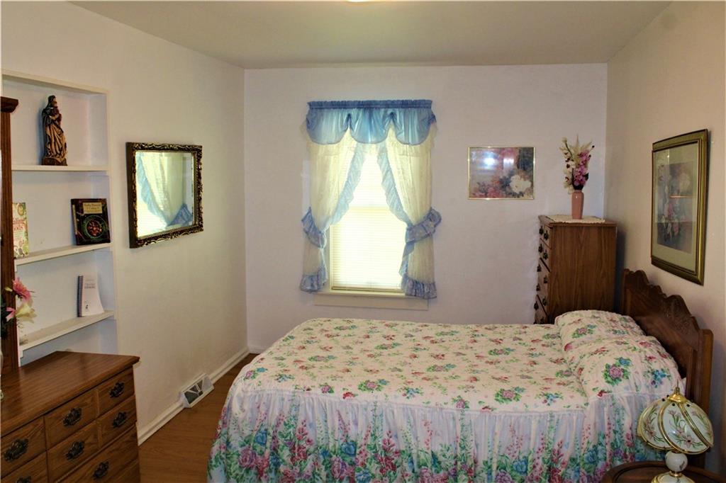 246 Oneida Valley Road Butler, PA 16001 - Photo 4 of 14 Master bedroom, everything you see is included!