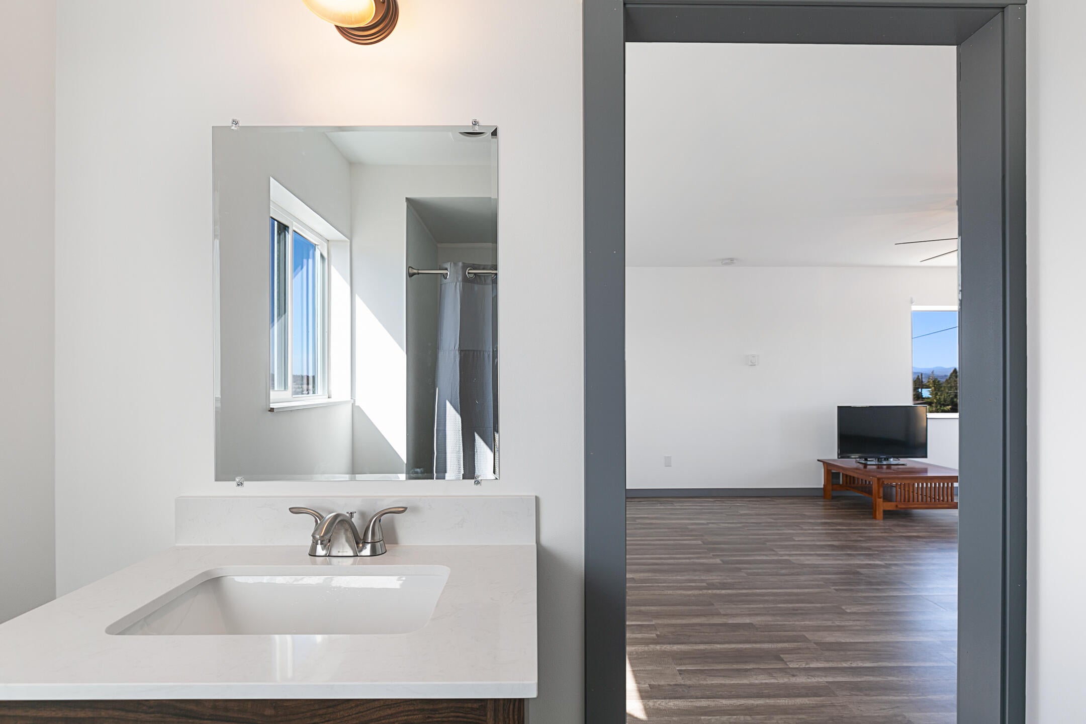 65158 Hunnell Road Bend, OR 97703 - Photo 19 of 31 Above garage bonus room bath