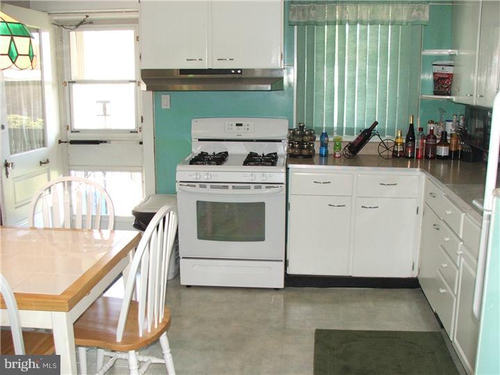 1330 Fern Avenue Reading, PA 19607 - Photo 8 of 18 Kitchen
