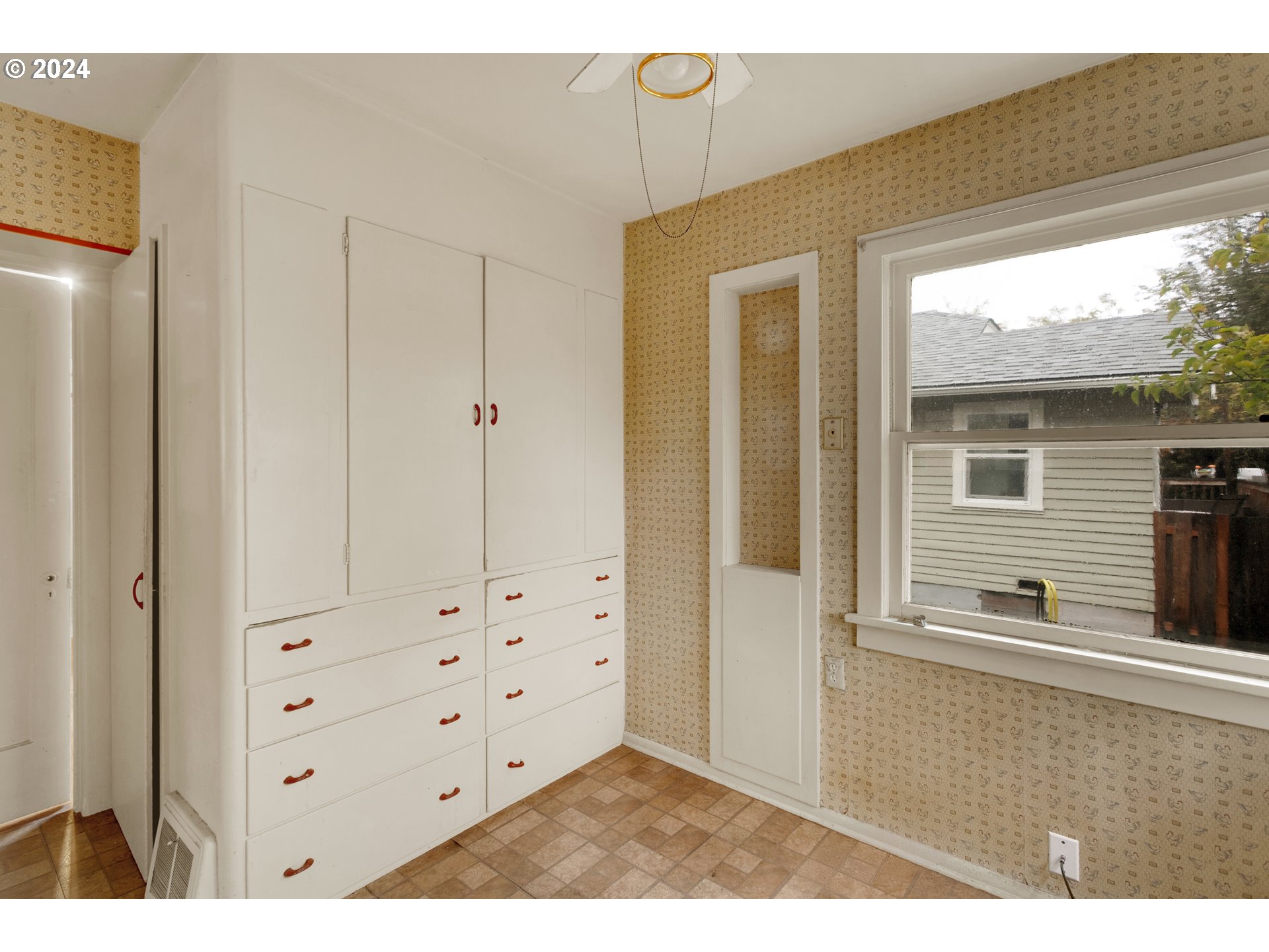1214 Northeast 71st Avenue Portland, OR 97213 - Photo 12 of 31