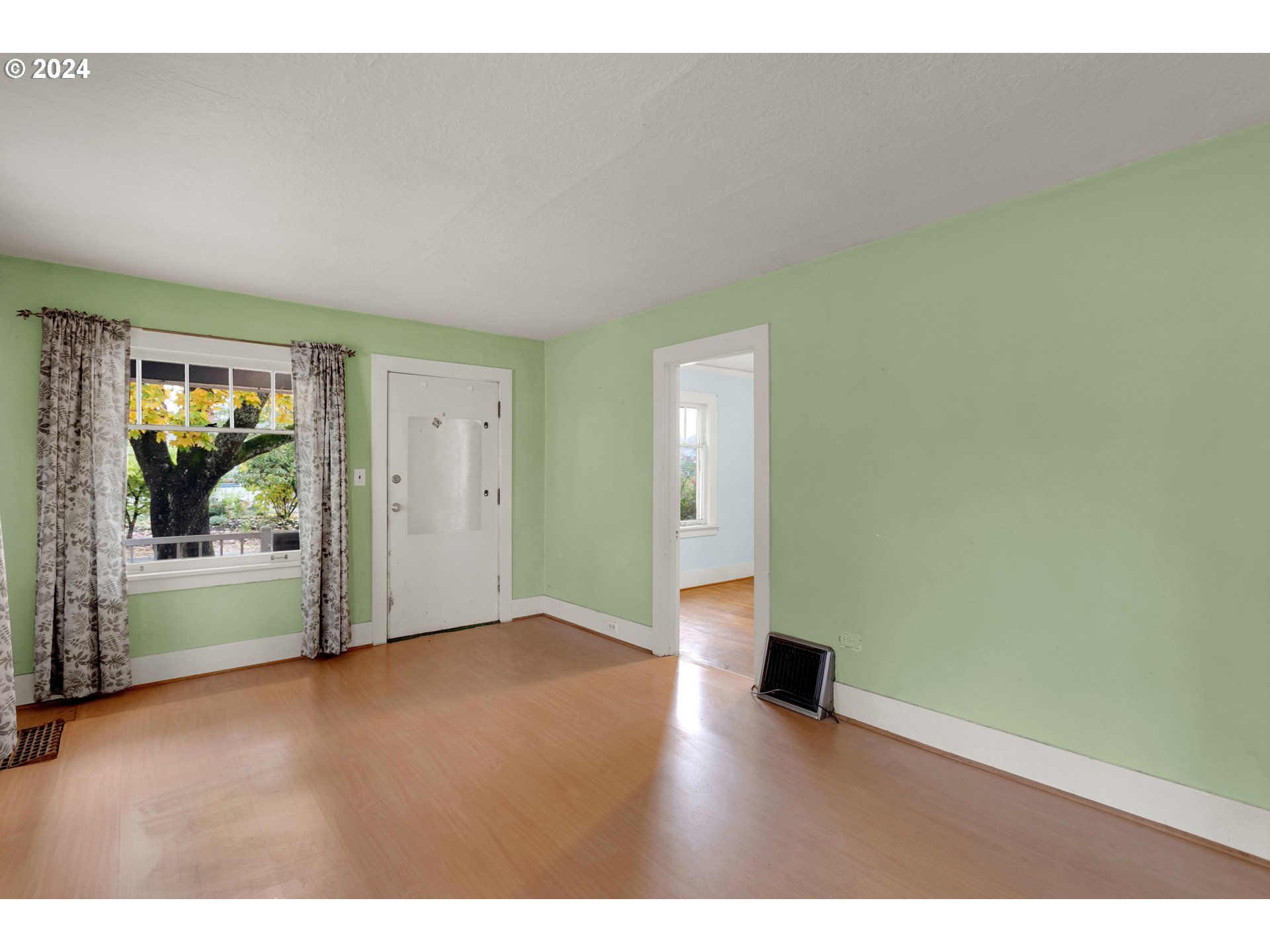 1214 Northeast 71st Avenue Portland, OR 97213 - Photo 4 of 31
