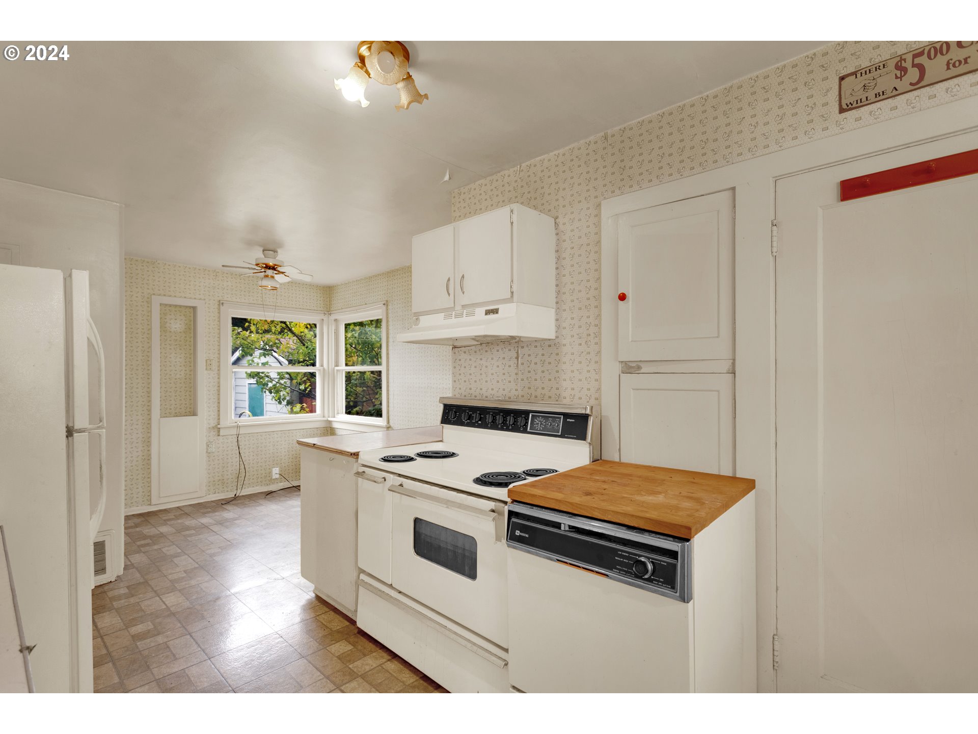 1214 Northeast 71st Avenue Portland, OR 97213 - Photo 10 of 31