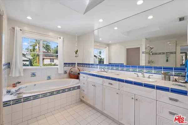 $8,500 | 925 Dickson Street, Marina del Rey, CA 90292