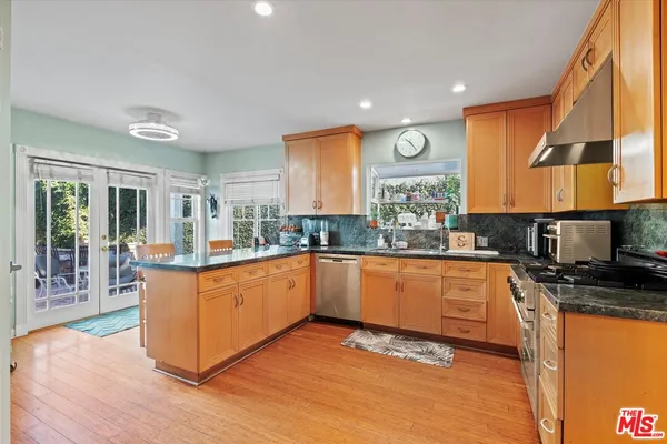 $8,500 | 925 Dickson Street, Marina del Rey, CA 90292