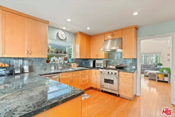 $8,500 | 925 Dickson Street, Marina del Rey, CA 90292