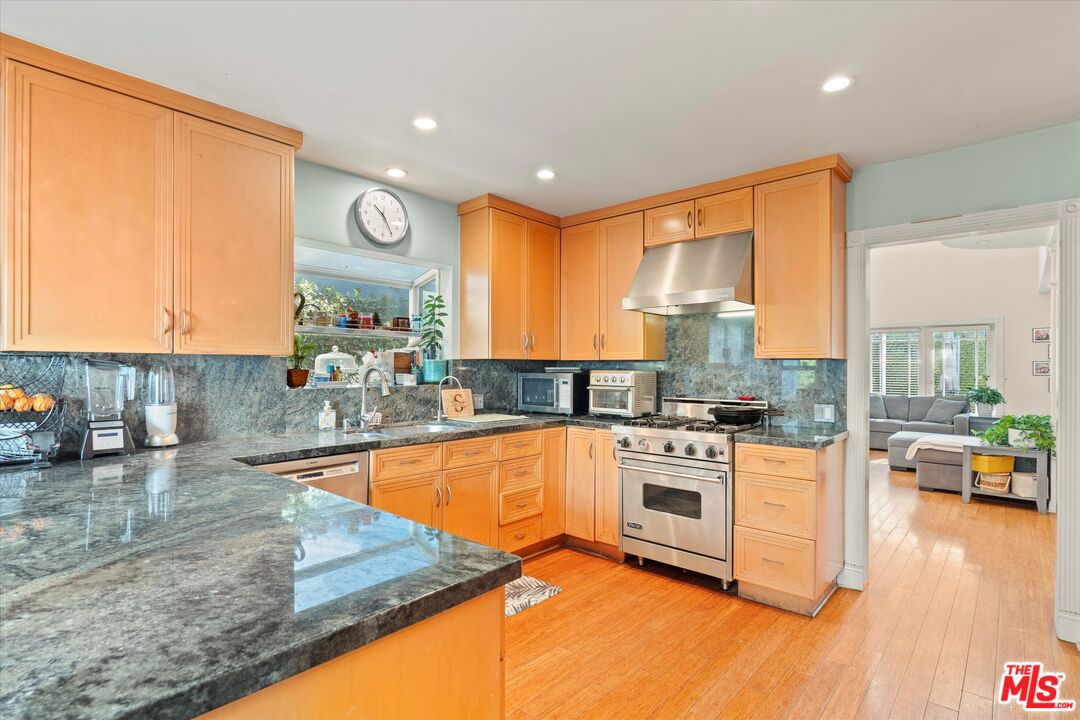 925 Dickson Street Marina del Rey, CA 90292 - Photo 9 of 20