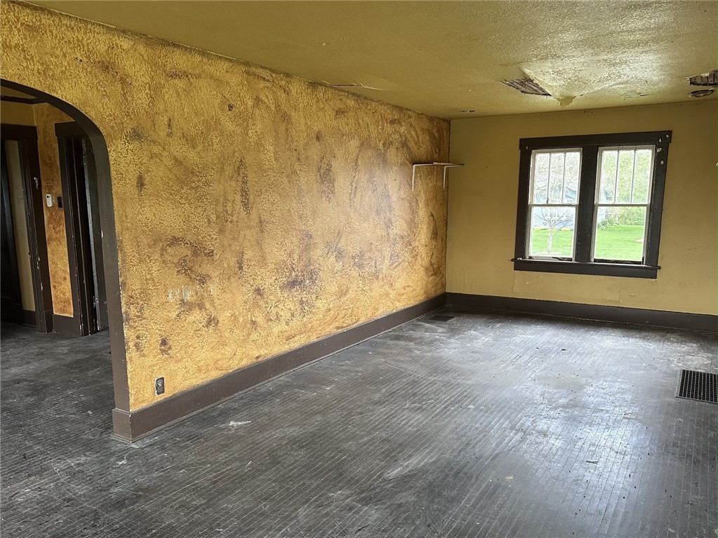1735 St Louis Bridge Road Decatur, IL 62521 - Photo 17 of 28 living room