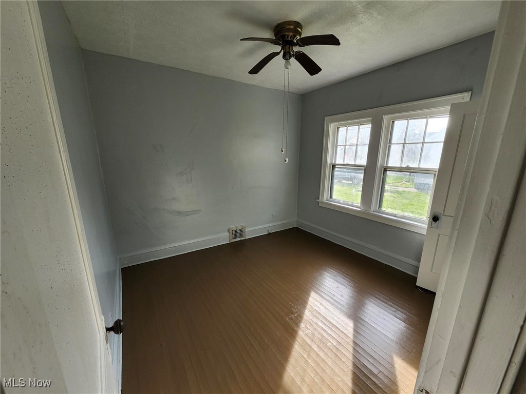 1639 Avalon Road Cleveland, OH 44112 - Photo 15 of 29 First Floor - Bedroom 1