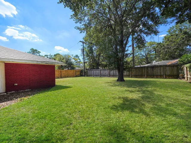 a view of yard with grass and a trees