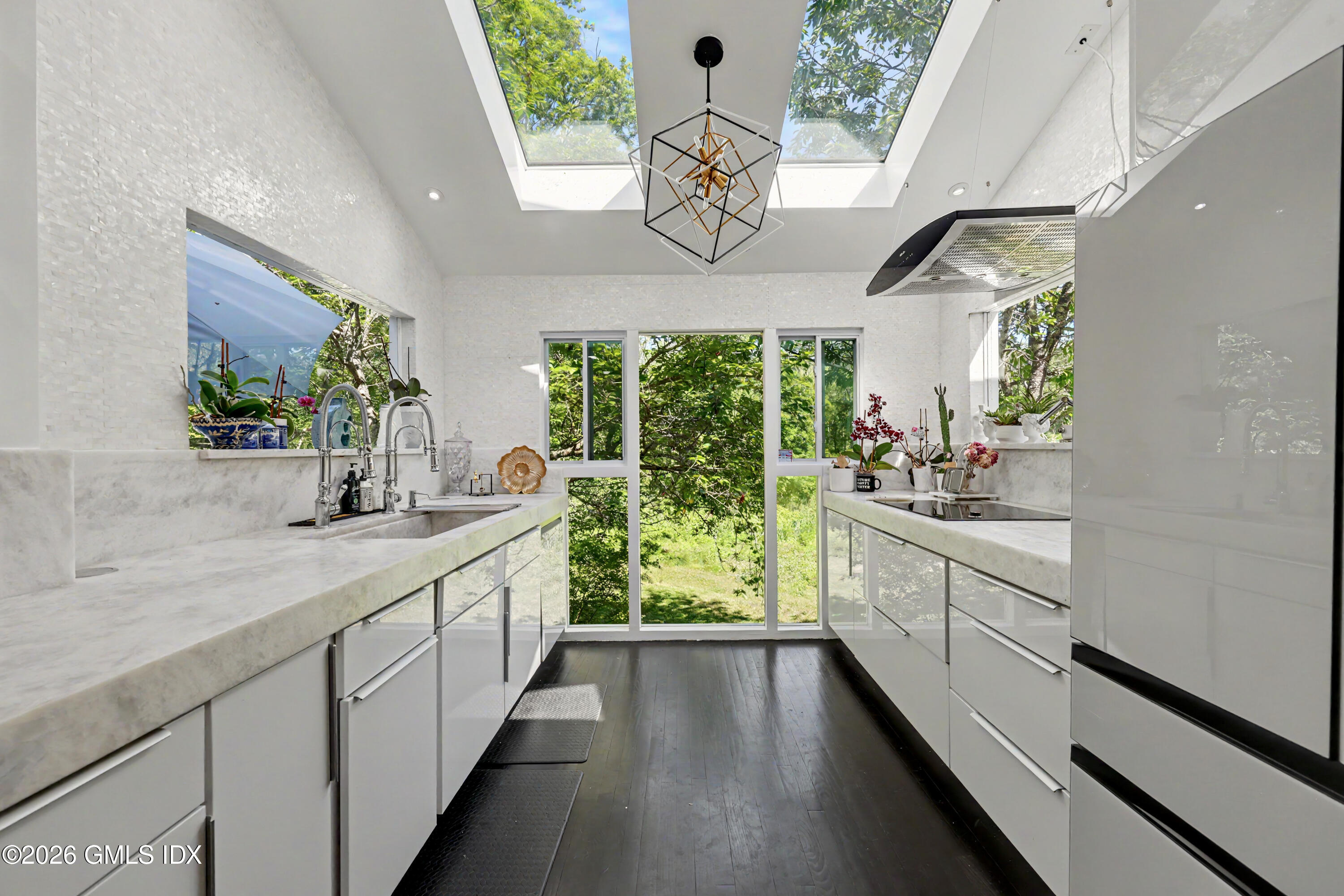 84 Hunting Ridge Road Greenwich, CT 06831 - Photo 12 of 37 Kitchen
