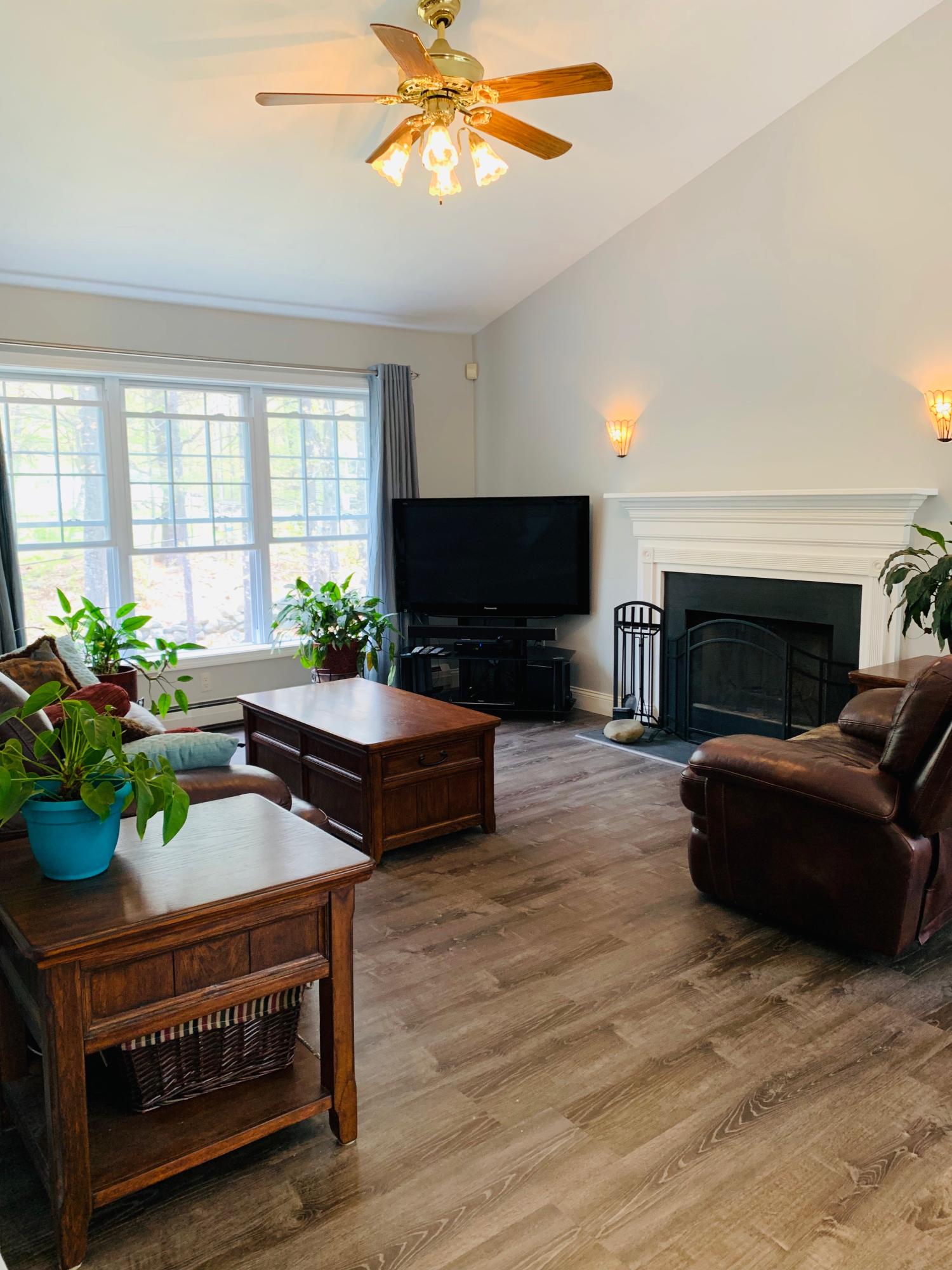 38 Dow Road Standish, ME 04084 - Photo 3 of 14 Living room